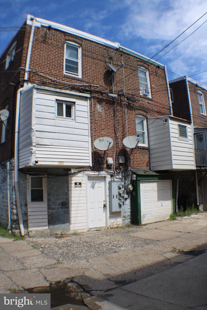 446 Roselyn St Property Photo 16