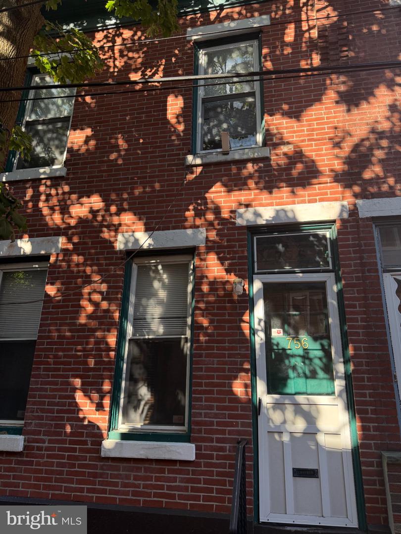 756 N RINGGOLD ST Property Photo 1