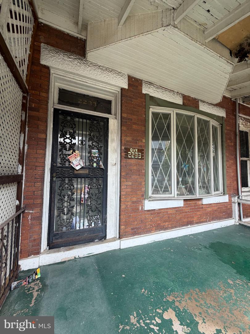 2233 W Ontario St Property Photo 2