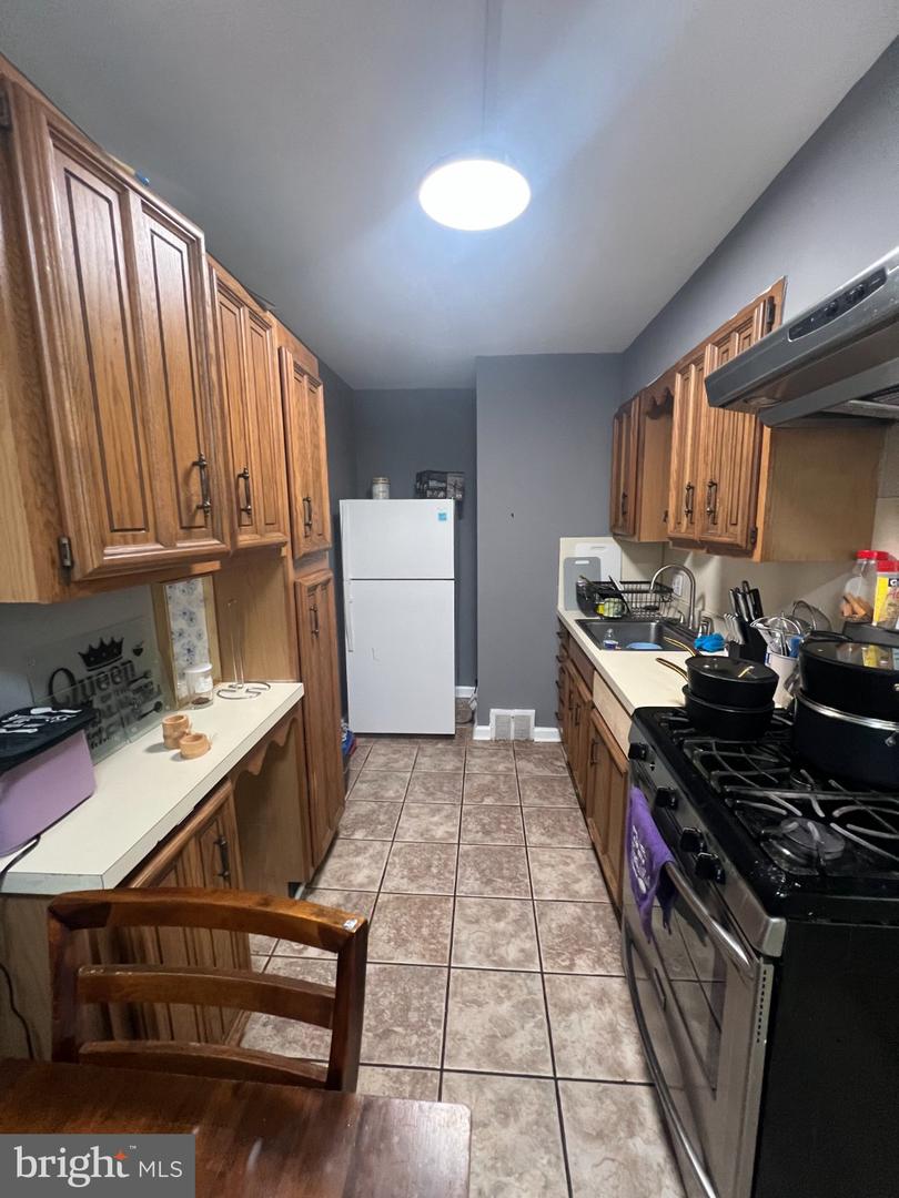 2822 Rawle St Property Photo 6