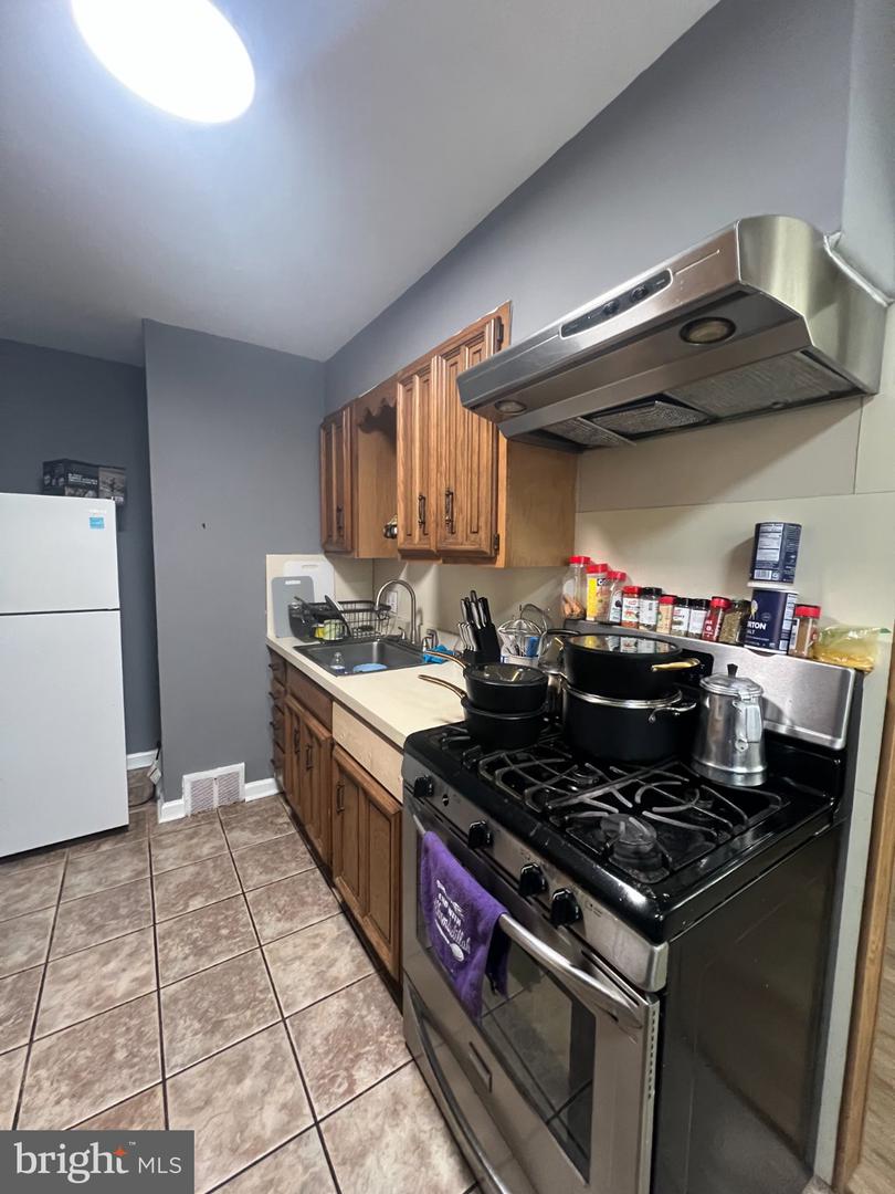 2822 Rawle St Property Photo 7