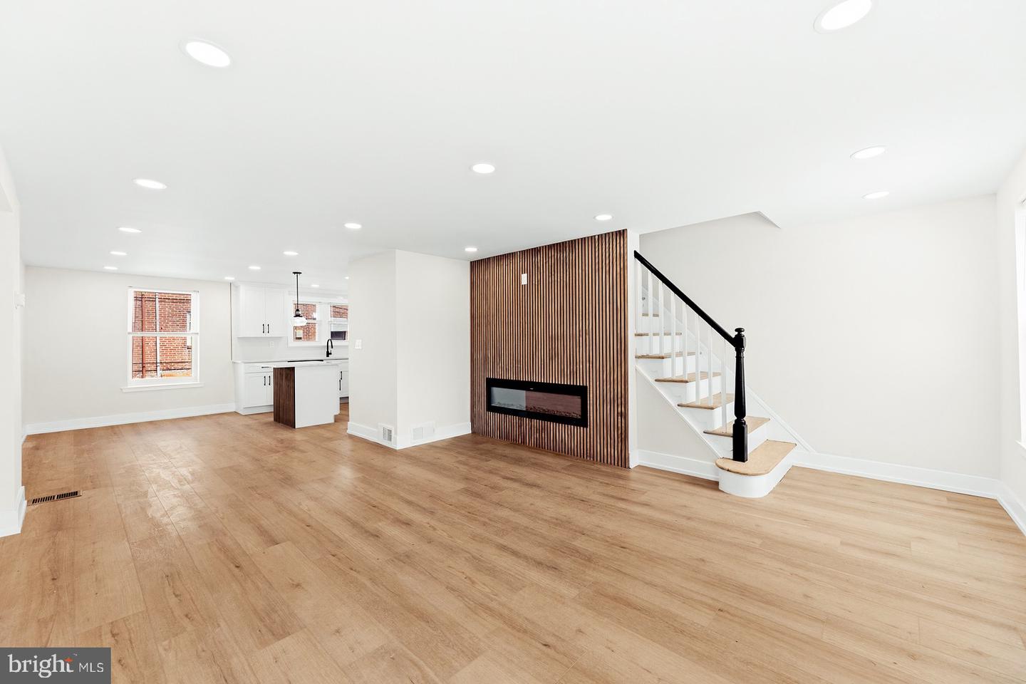 613 Anchor Property Photo 4