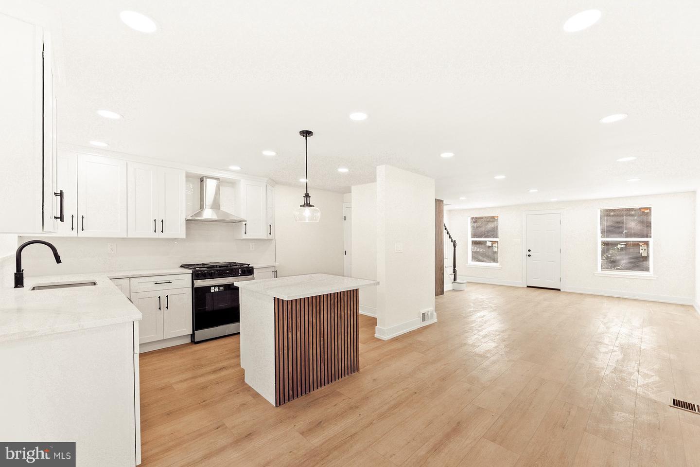 613 Anchor Property Photo 9