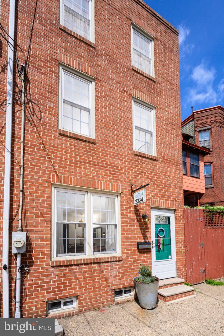 2324 Sepviva St Property Photo 1