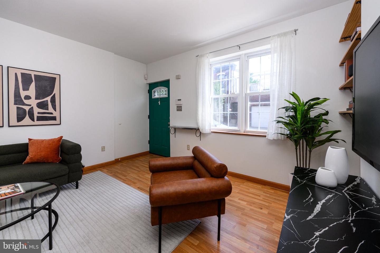 2324 Sepviva St Property Photo 5