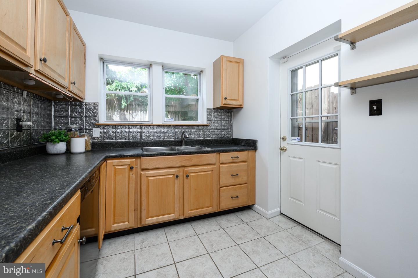 2324 Sepviva St Property Photo 7