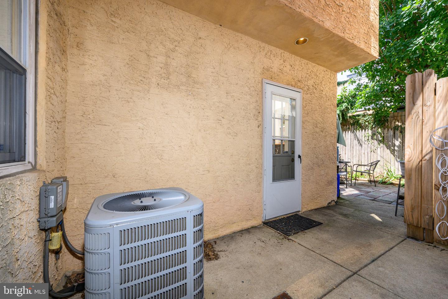 2324 Sepviva St Property Photo 11