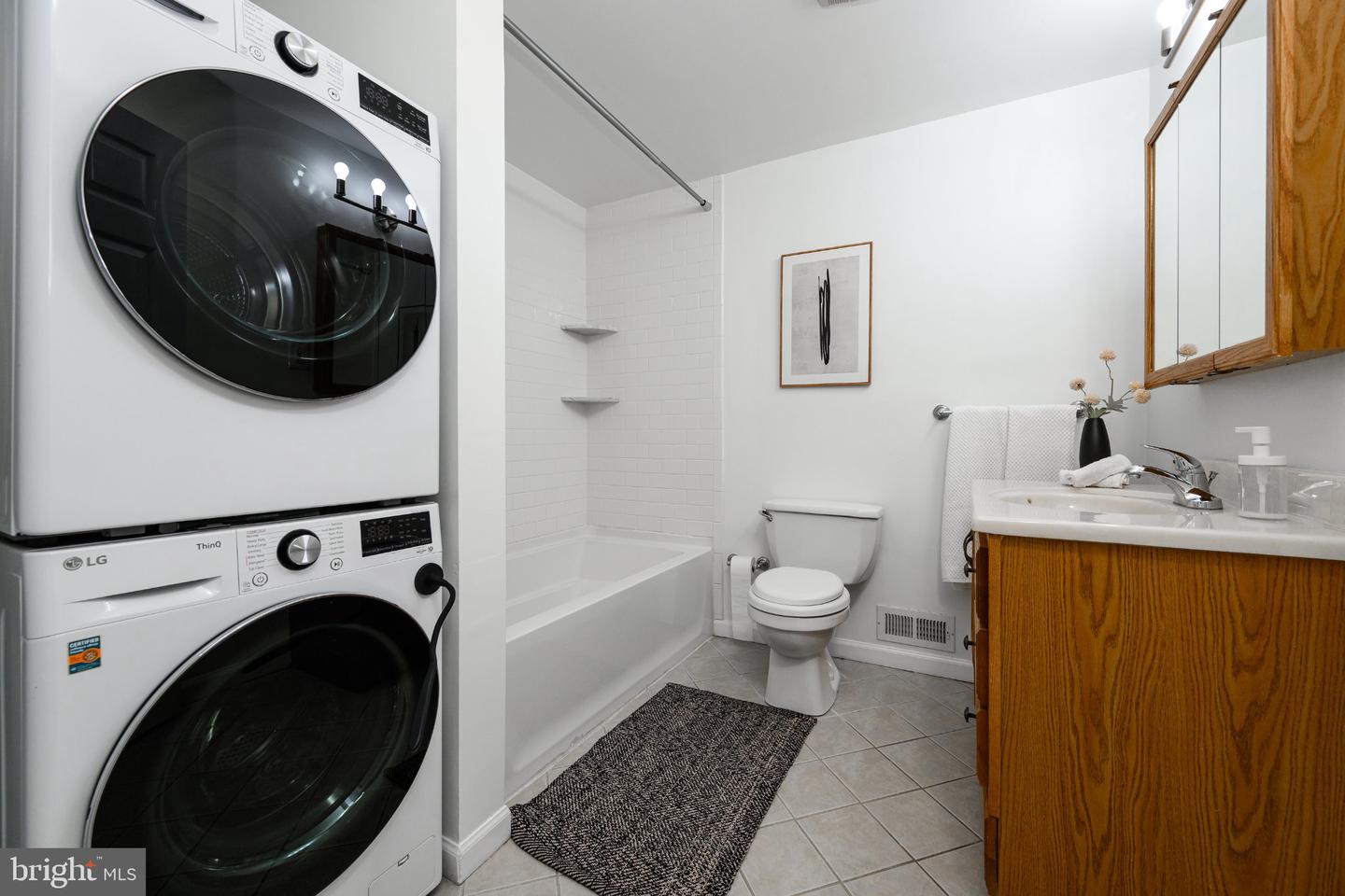 2324 Sepviva St Property Photo 17