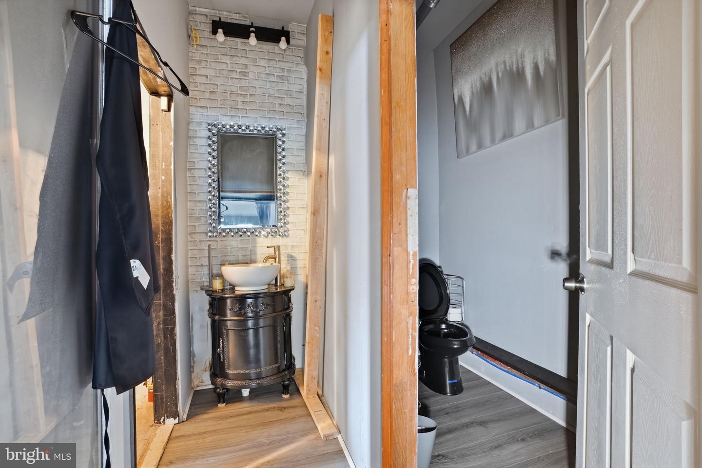 2533 W Girard Ave Property Photo 11