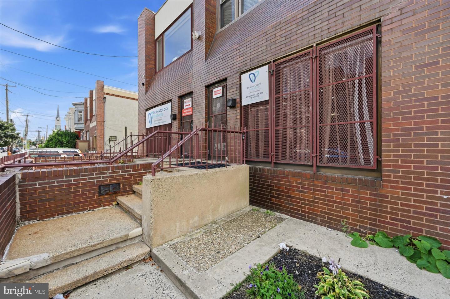 2310 E Allegheny Ave Property Photo 3