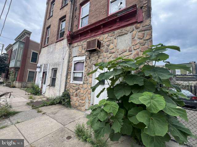 1912 N 31st St Property Photo 3