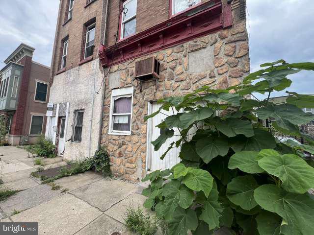 1912 N 31st St Property Photo 4