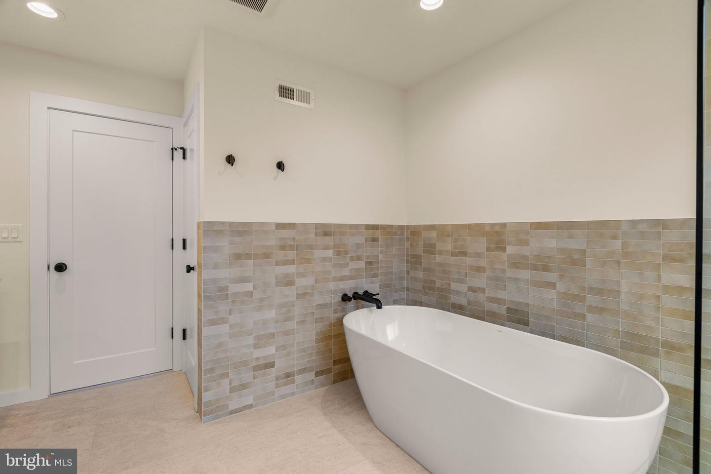 952 N 6th St Property Photo 53