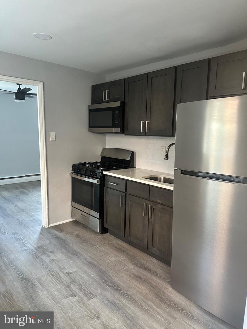 907 E CLIVEDEN ST #3 Property Photo 1