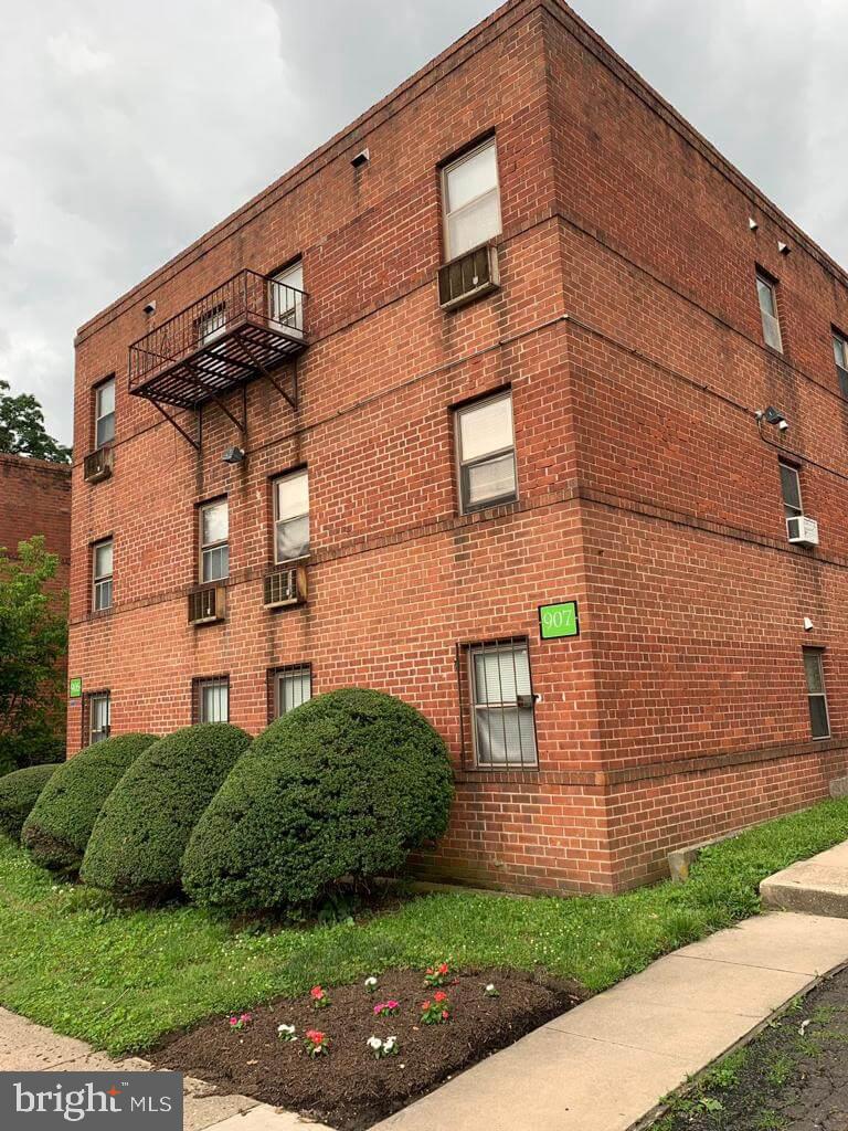 907 E Cliveden St #3 Property Photo 2