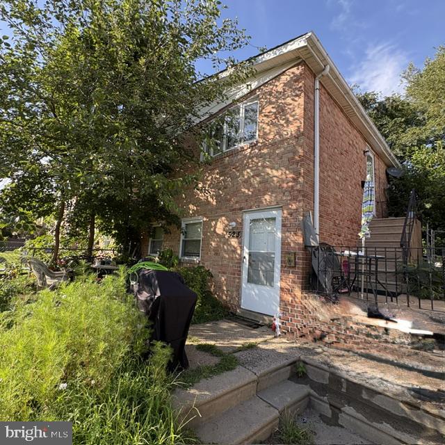 523 Foster St Property Photo 1