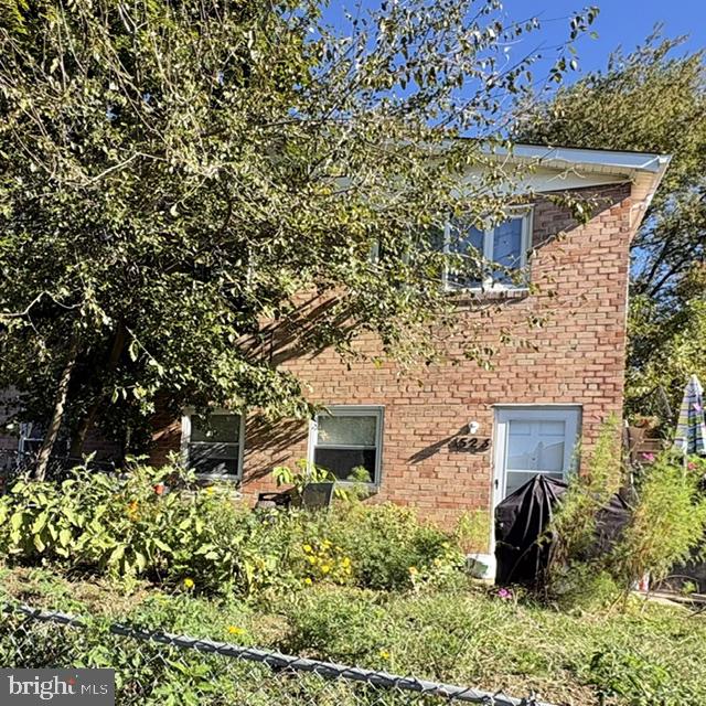 523 FOSTER ST Property Photo 1
