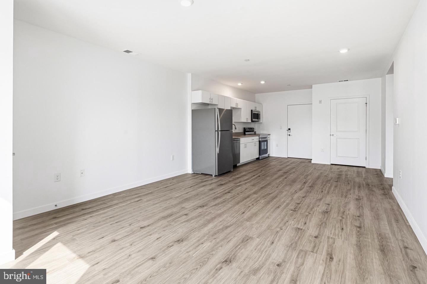 915 N Broad St #403 Property Photo 4