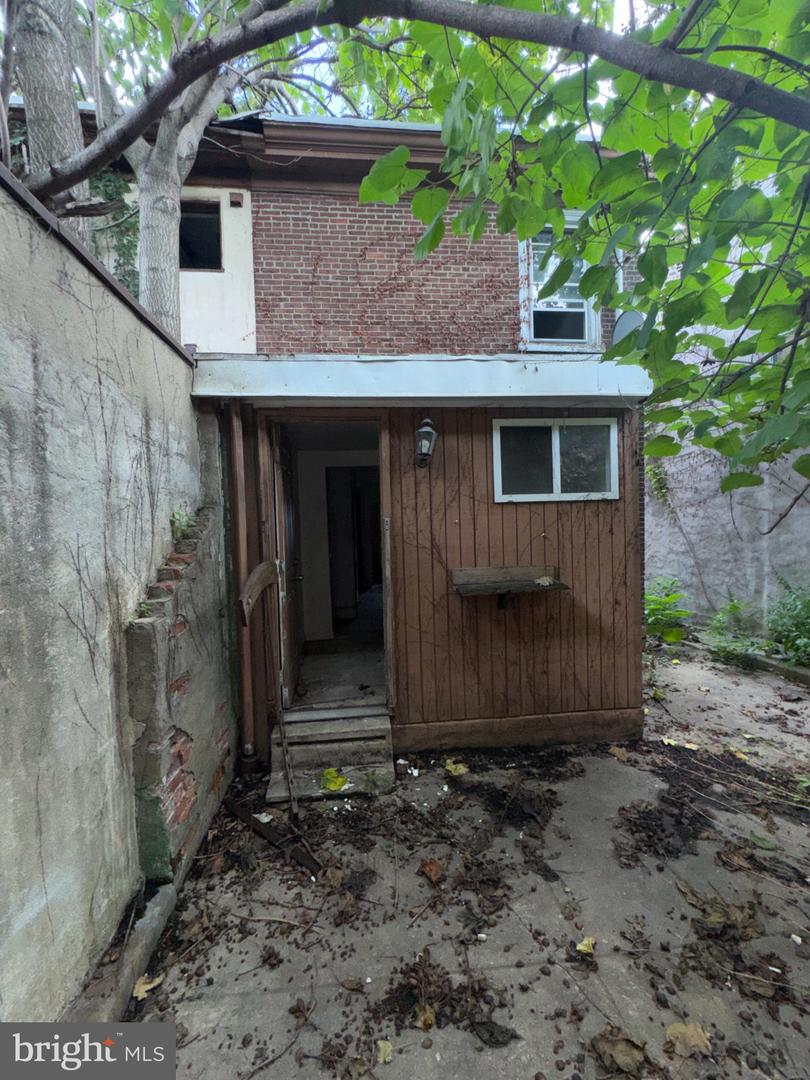 4656 Lesher St Property Photo 28