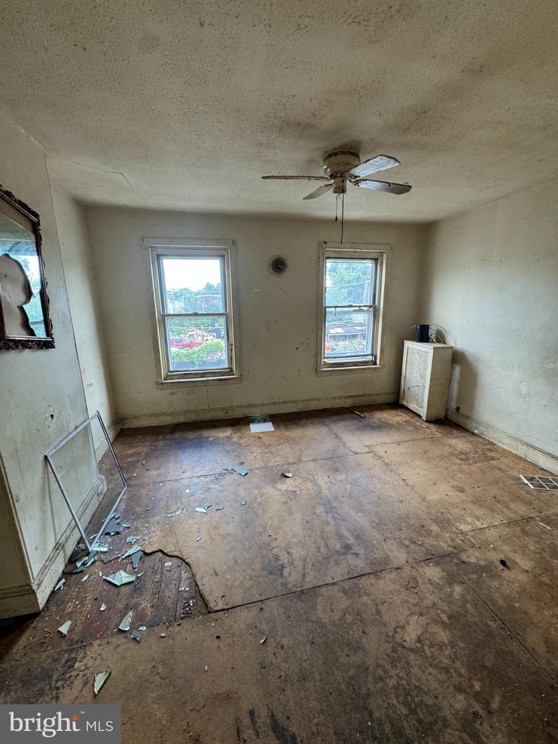 4656 Lesher St Property Photo 16