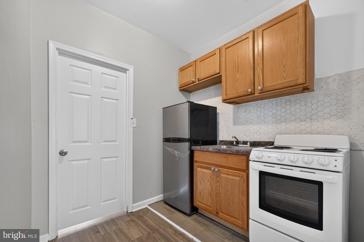 2721 W Lehigh Ave Property Photo 33