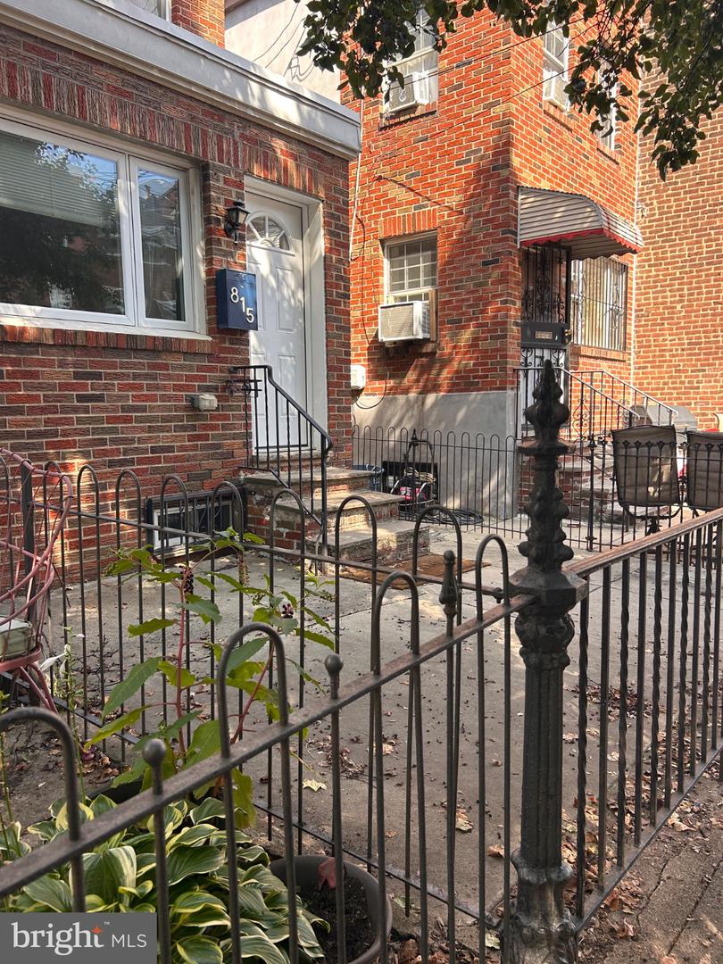 815 TASKER ST Property Photo 1