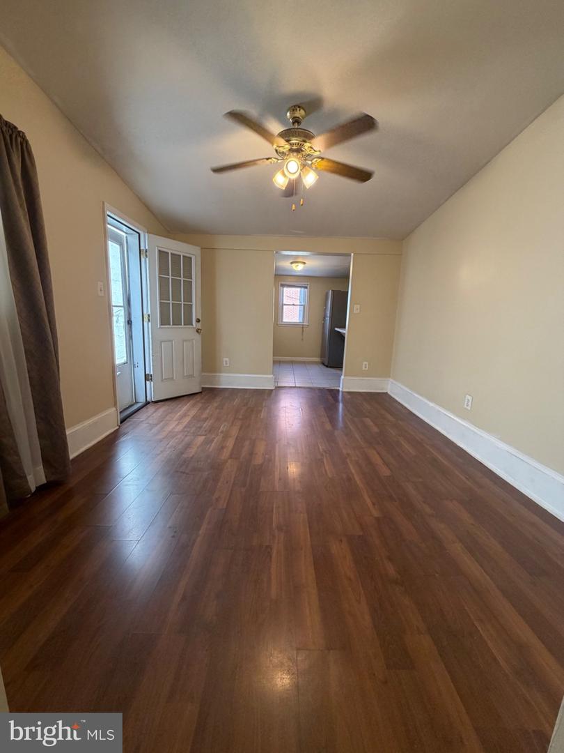 1241 E Palmer St Property Photo 6