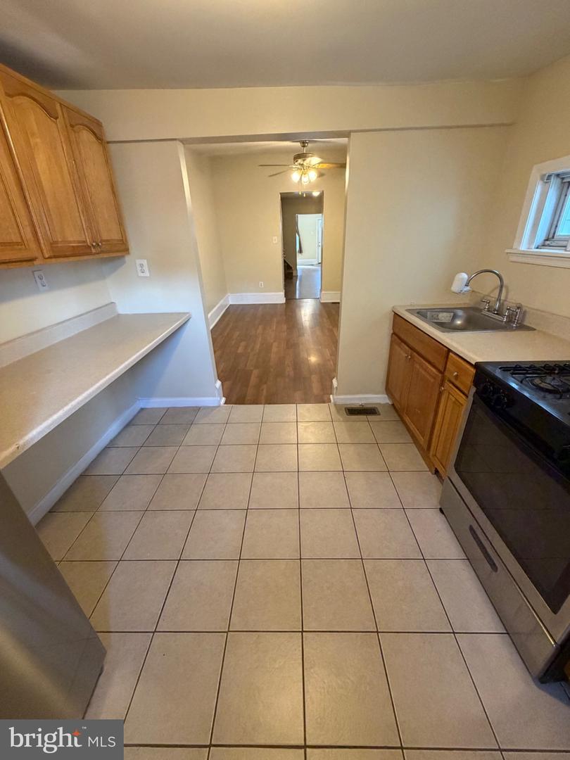 1241 E Palmer St Property Photo 7