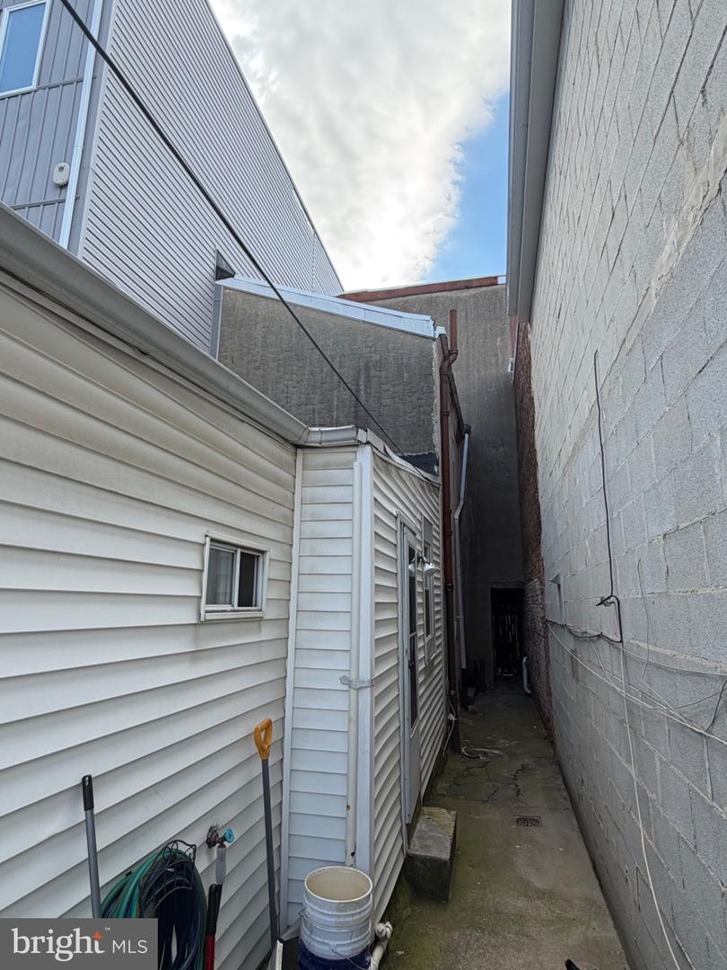 1241 E Palmer St Property Photo 10