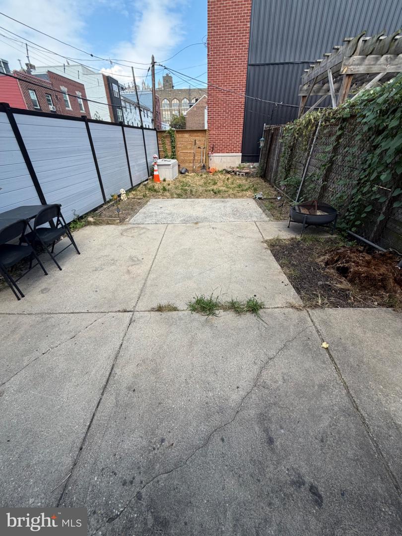 1241 E Palmer St Property Photo 12