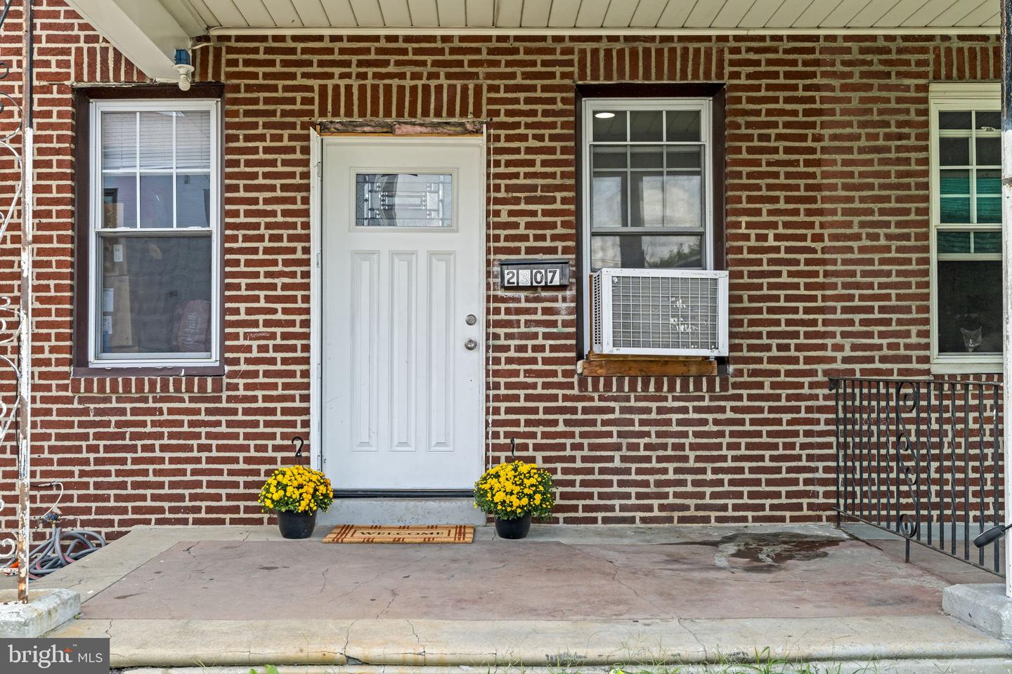 2307 Buckius St Property Photo 4