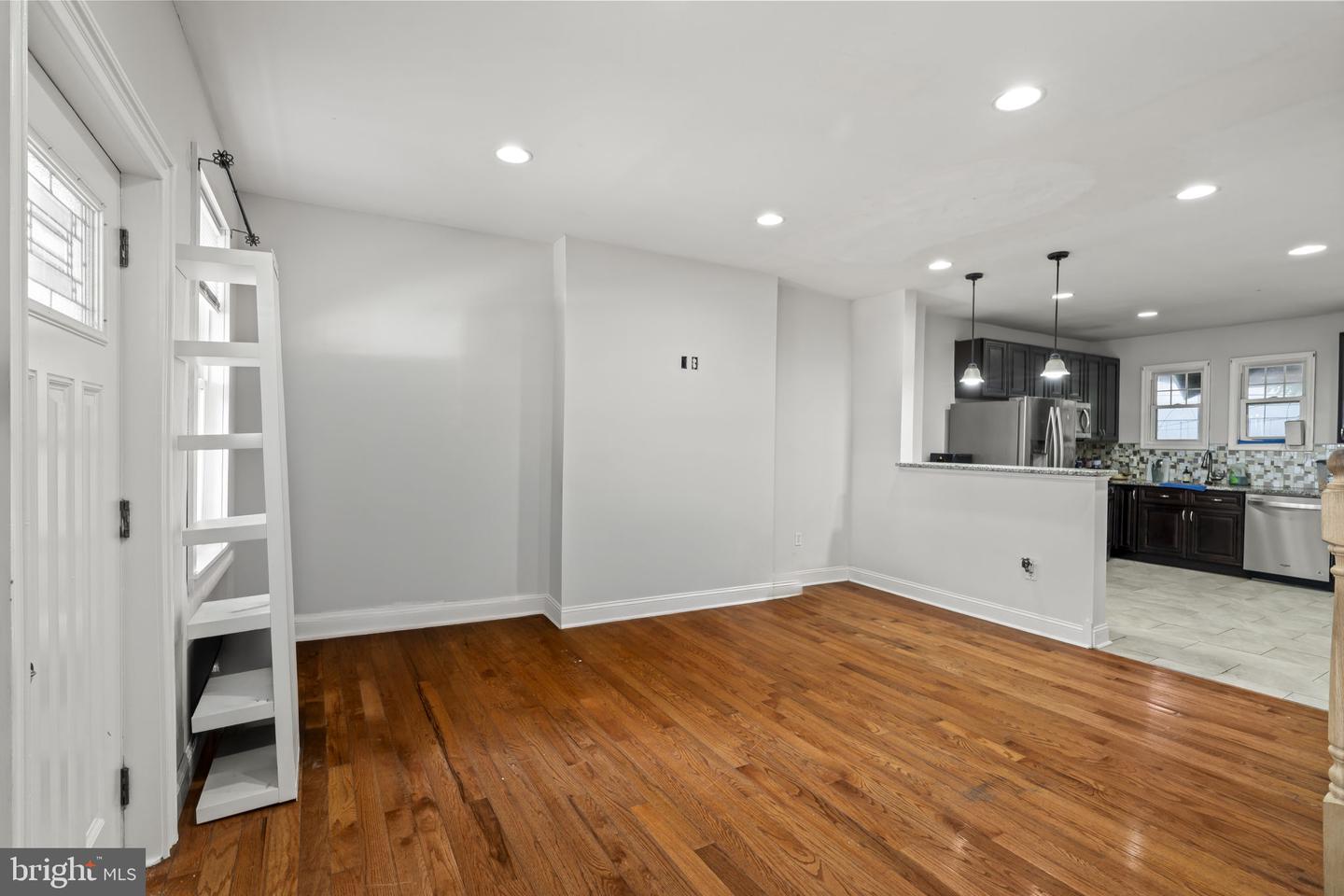 2307 Buckius St Property Photo 6