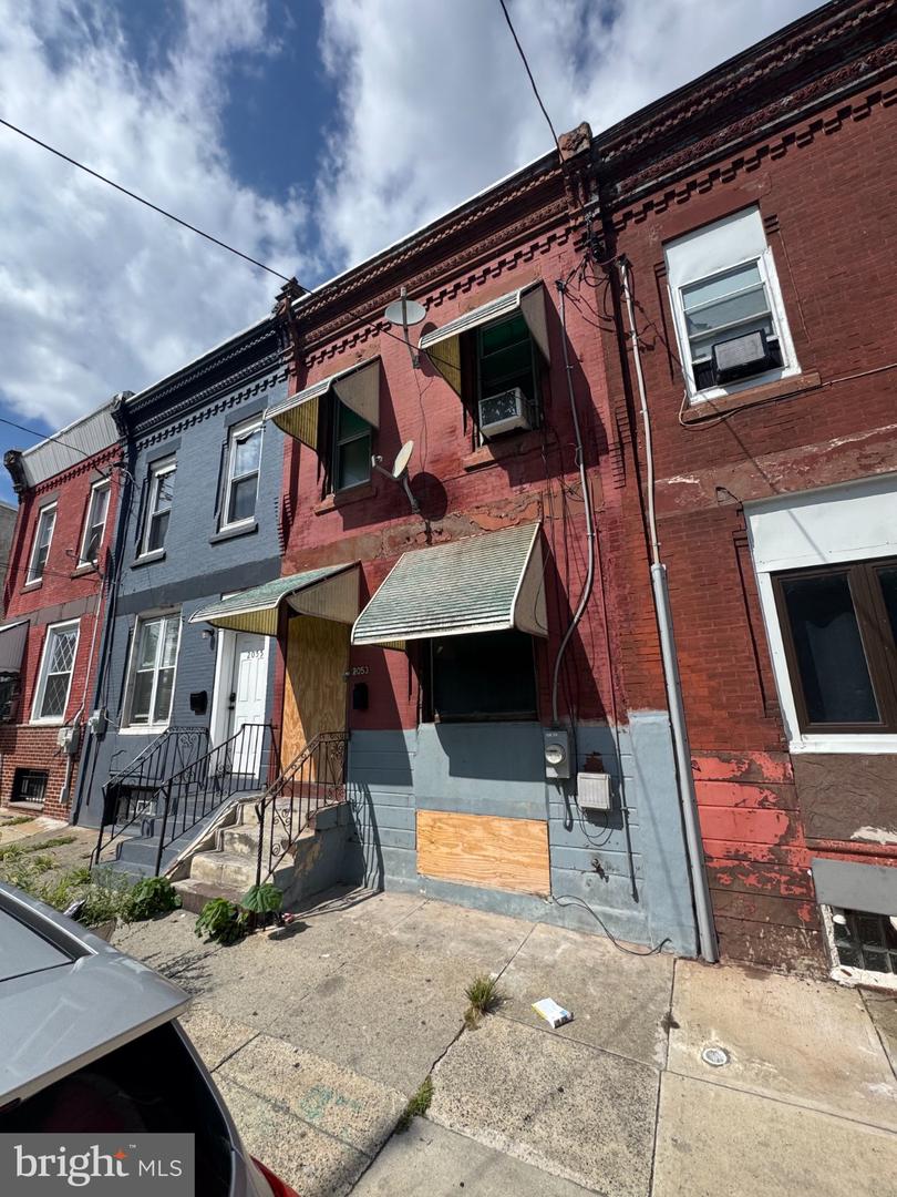 2053 W York St Property Photo 1