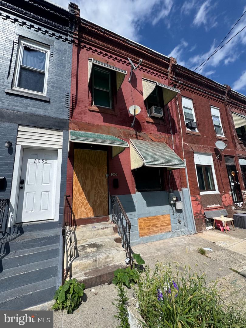 2053 W York St Property Photo 2