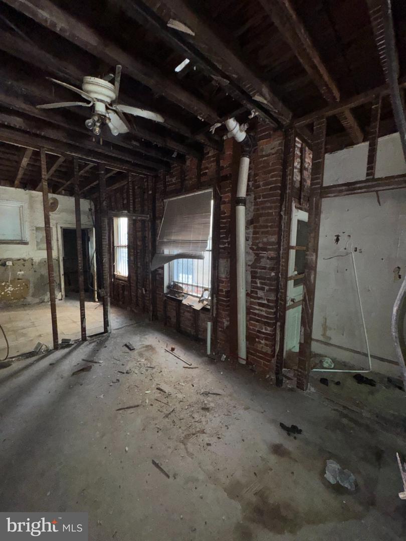 2053 W York St Property Photo 10