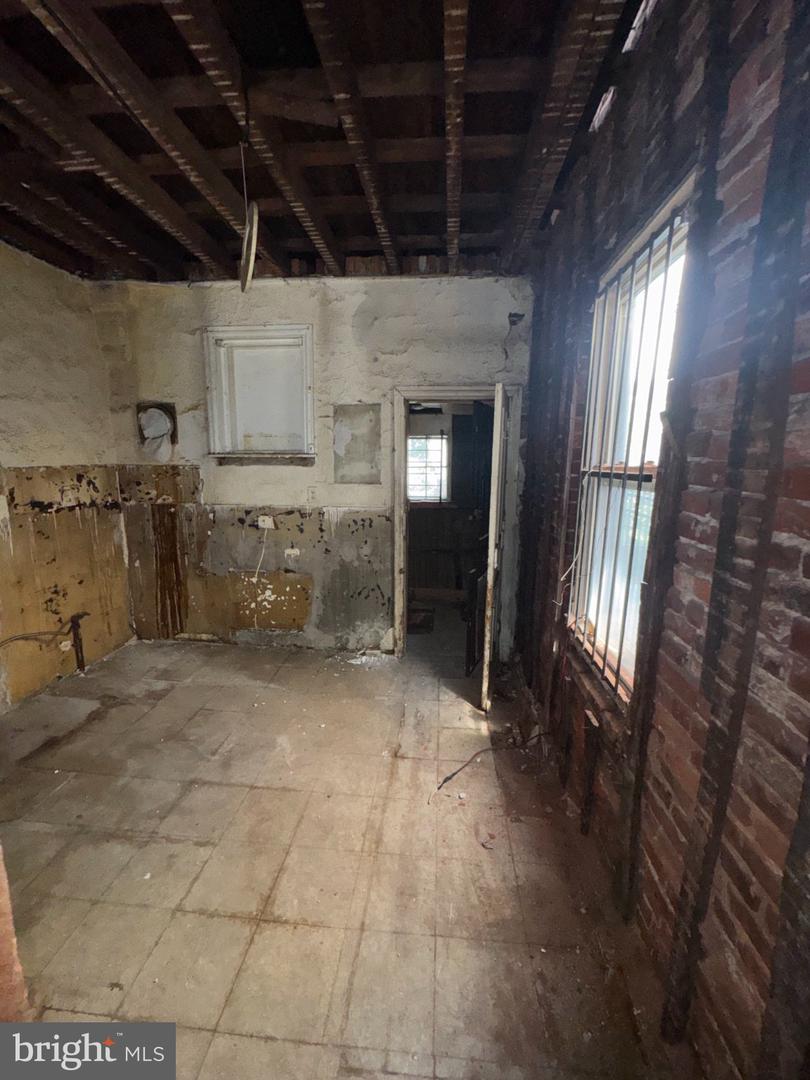 2053 W York St Property Photo 12