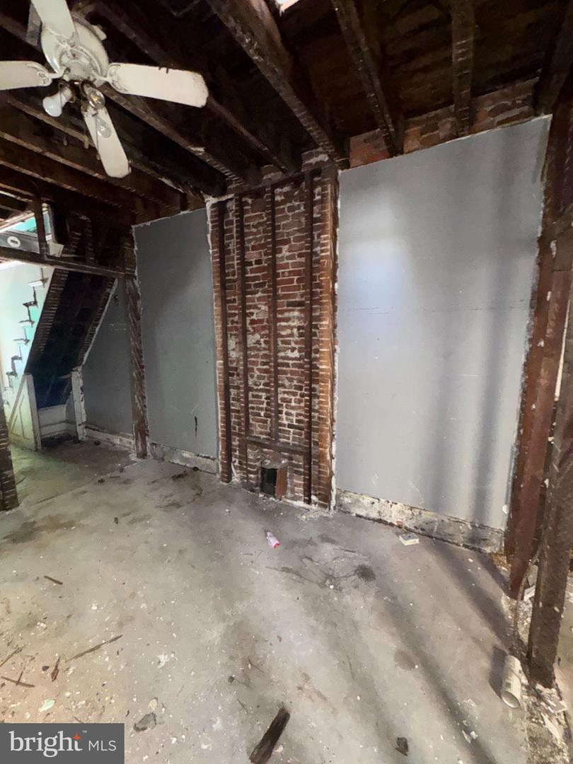 2053 W York St Property Photo 14