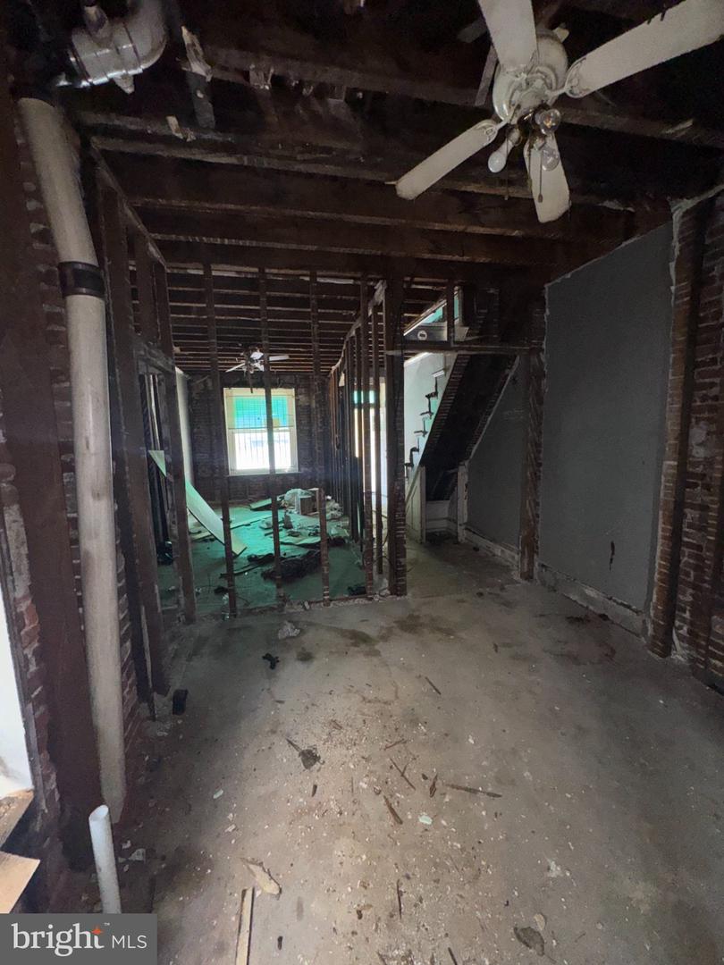 2053 W York St Property Photo 15