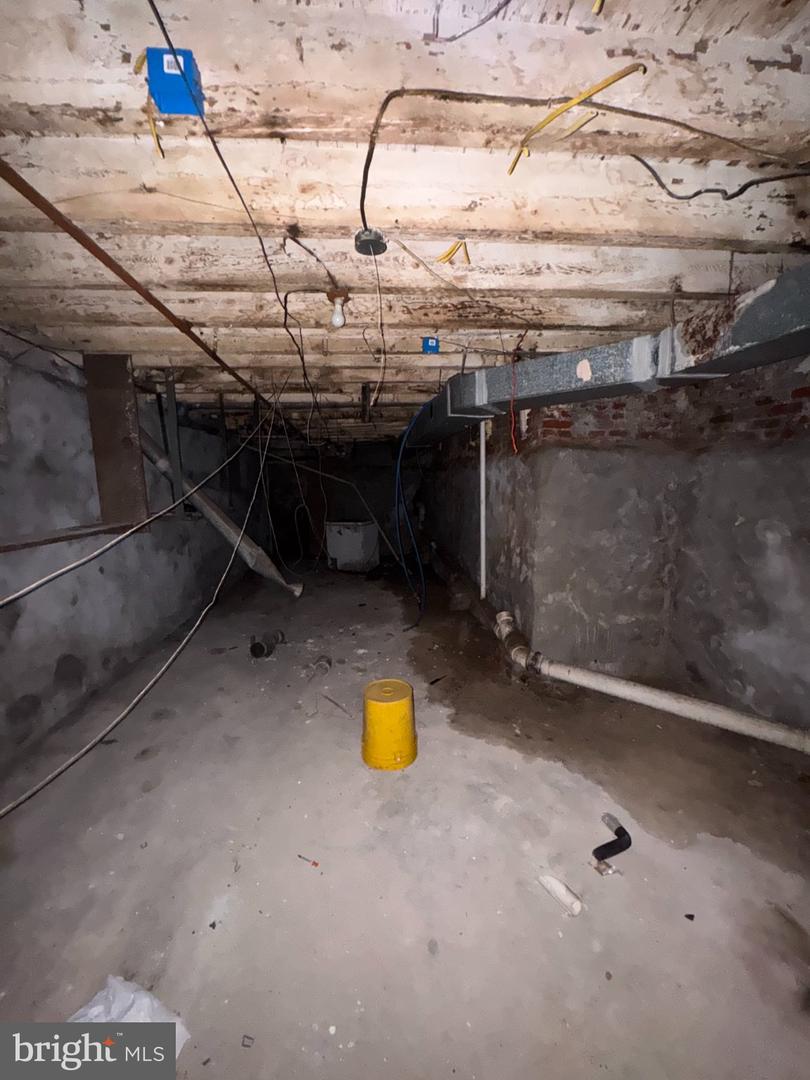 2053 W York St Property Photo 21