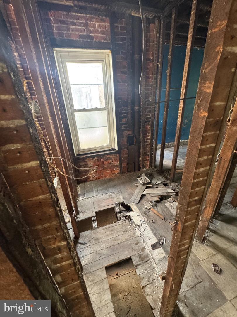 2053 W York St Property Photo 25