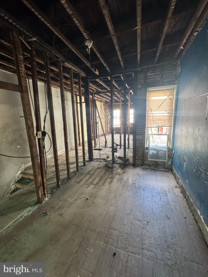 2053 W York St Property Photo 30