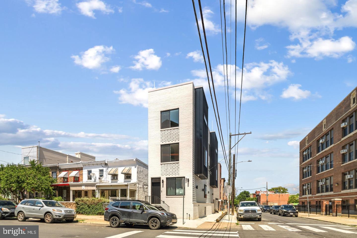 2053 E Cumberland St Property Photo 1