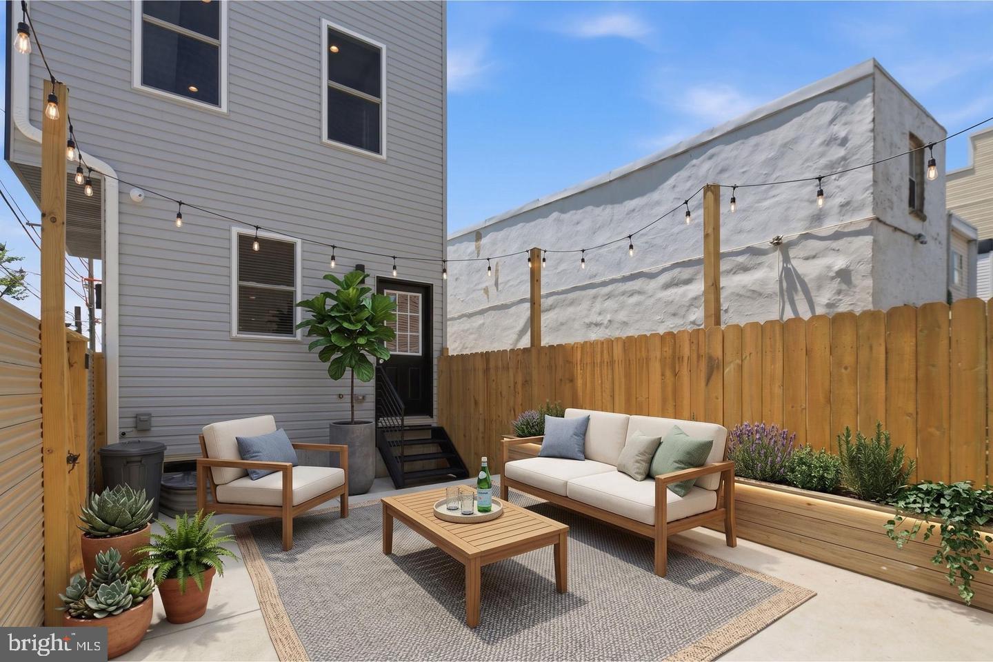 2053 E Cumberland St Property Photo 11