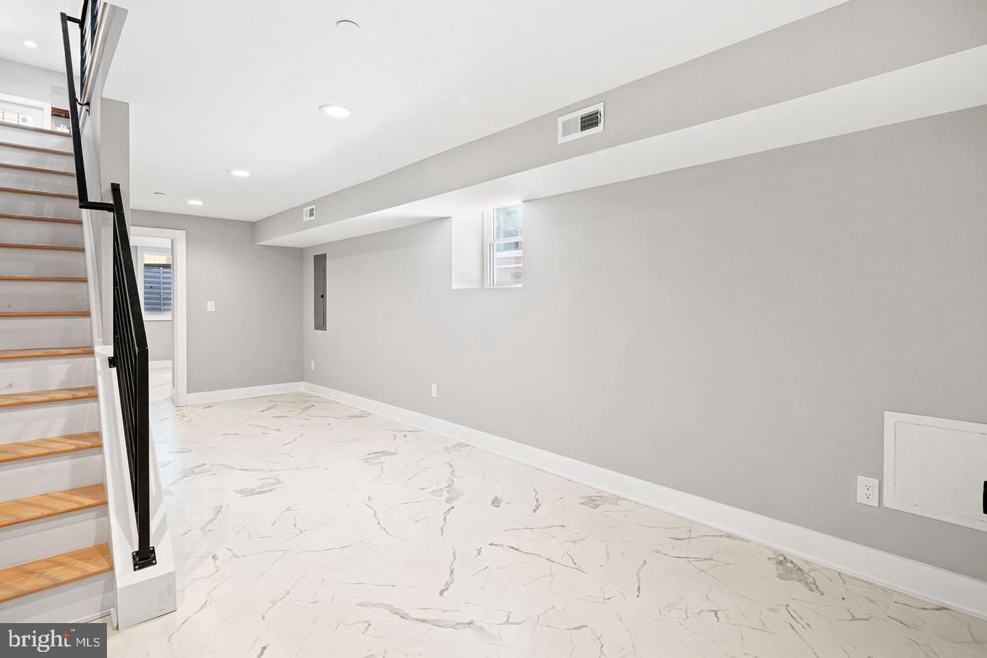 2053 E Cumberland St Property Photo 12