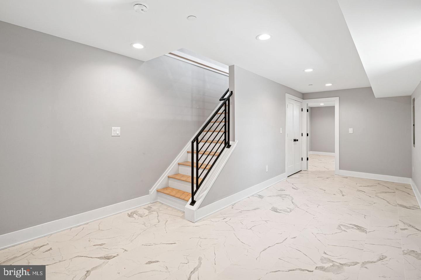 2053 E Cumberland St Property Photo 14