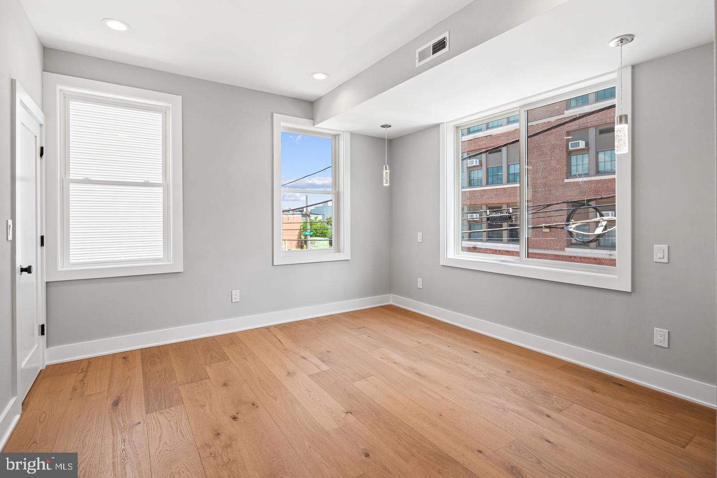 2053 E Cumberland St Property Photo 18