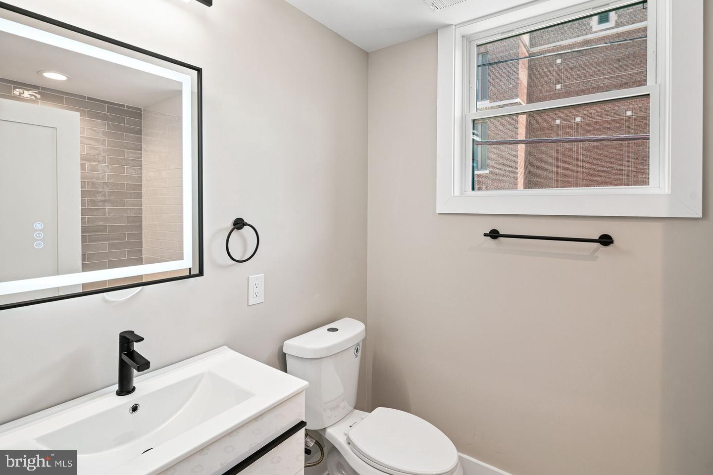 2053 E Cumberland St Property Photo 23