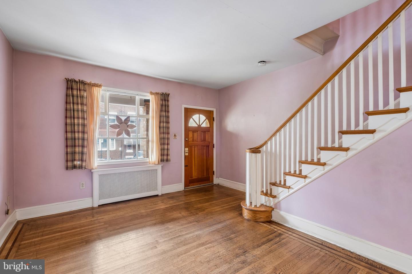 2559 E Ann St Property Photo 5