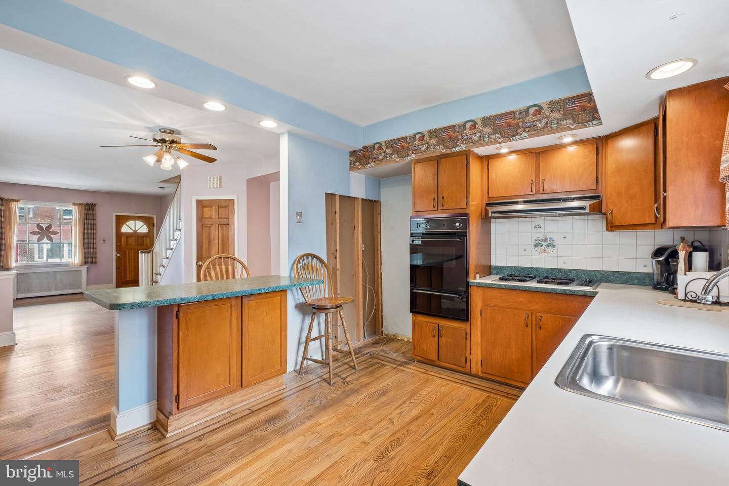 2559 E Ann St Property Photo 12
