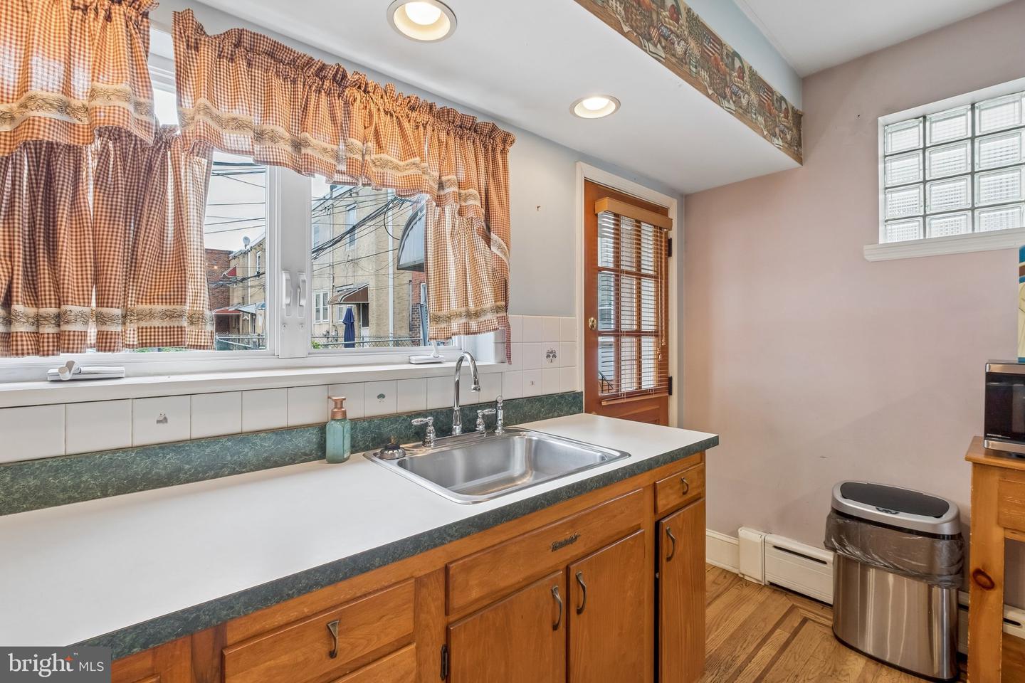 2559 E Ann St Property Photo 15